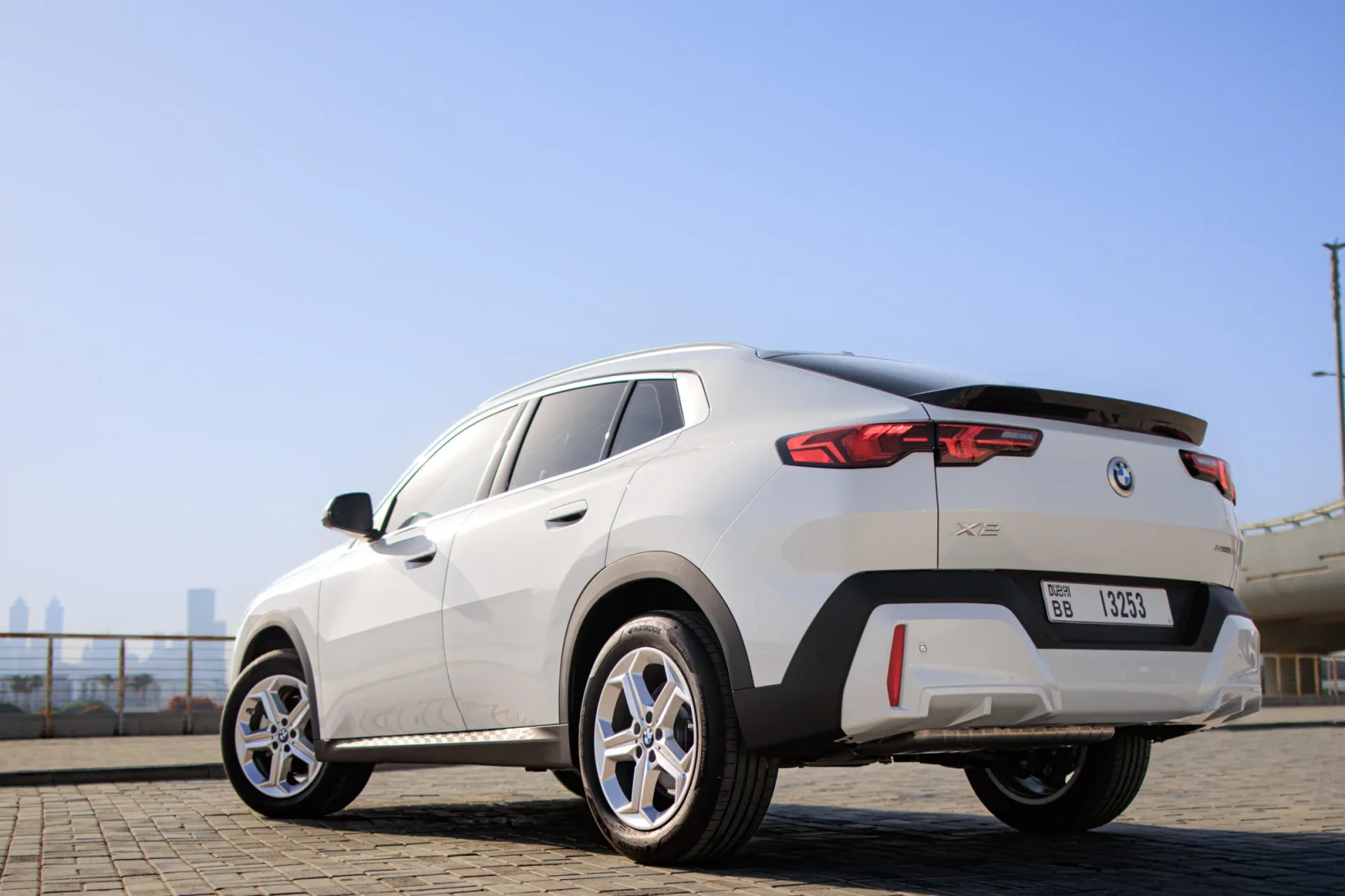 Huren BMW X2  Wit 2026 in Abu Dhabi - 9 