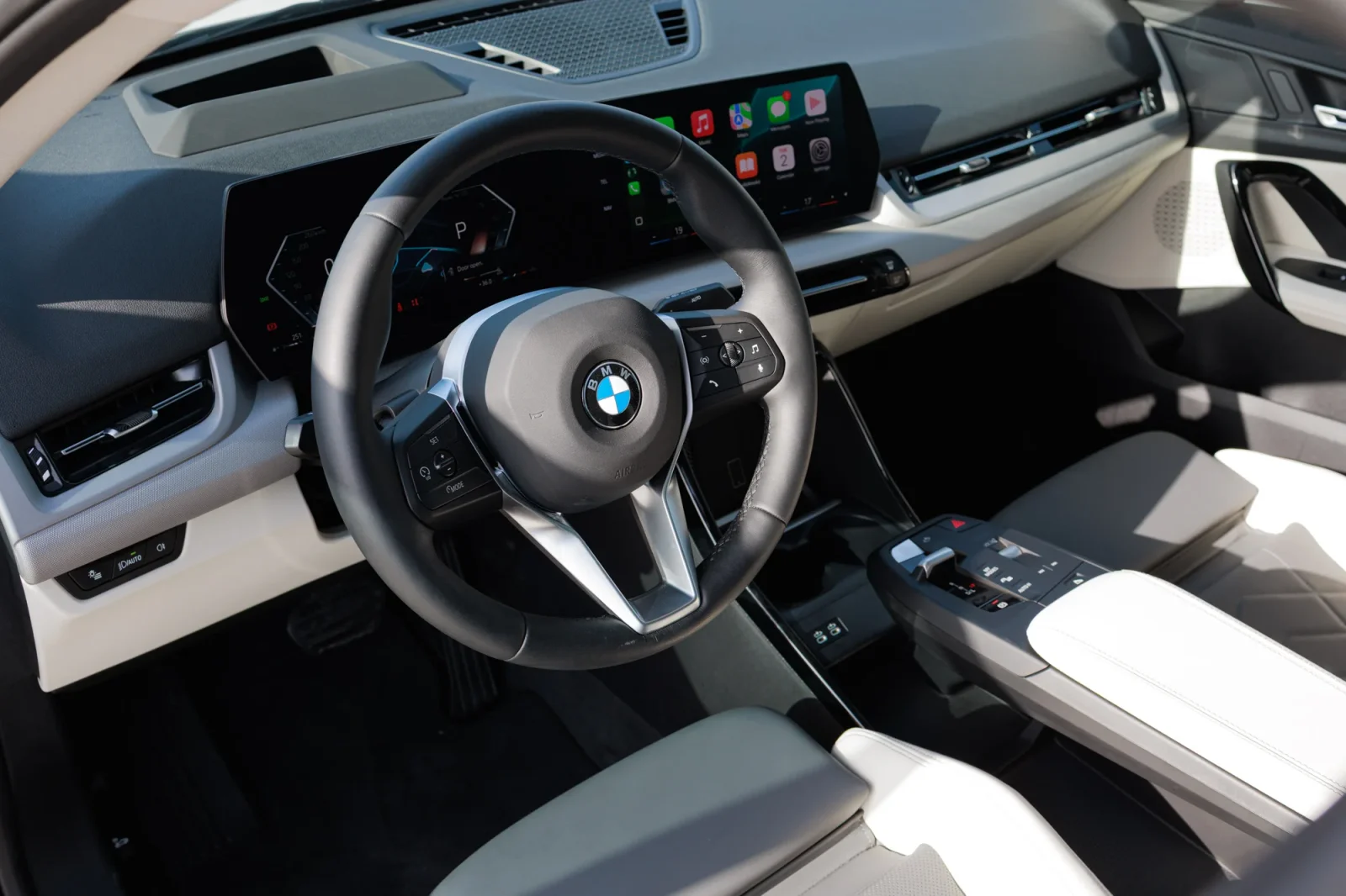 Huren BMW X2  Wit 2026 in Abu Dhabi - 4 