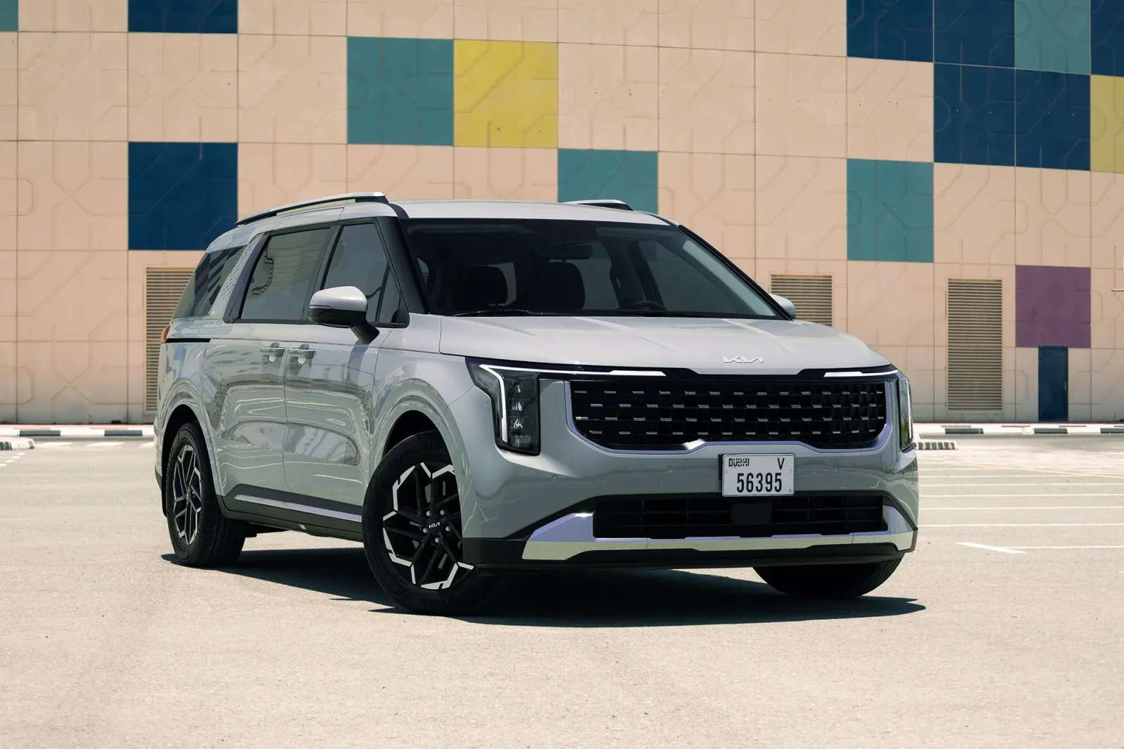 Huren Kia Carnival  Zilver 2026 in Abu Dhabi