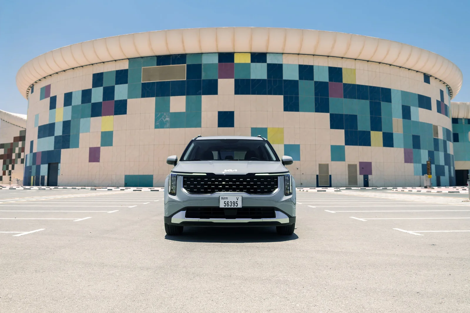 Huren Kia Carnival  Zilver 2026 in Abu Dhabi - 9 