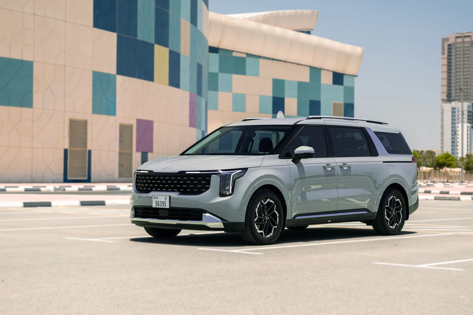 Huren Kia Carnival  Zilver 2026 in Abu Dhabi - 10 