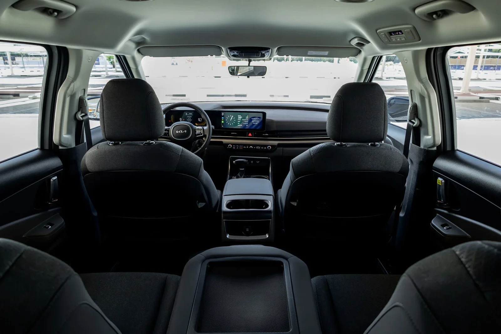 Huren Kia Carnival  Zilver 2026 in Abu Dhabi - 13 