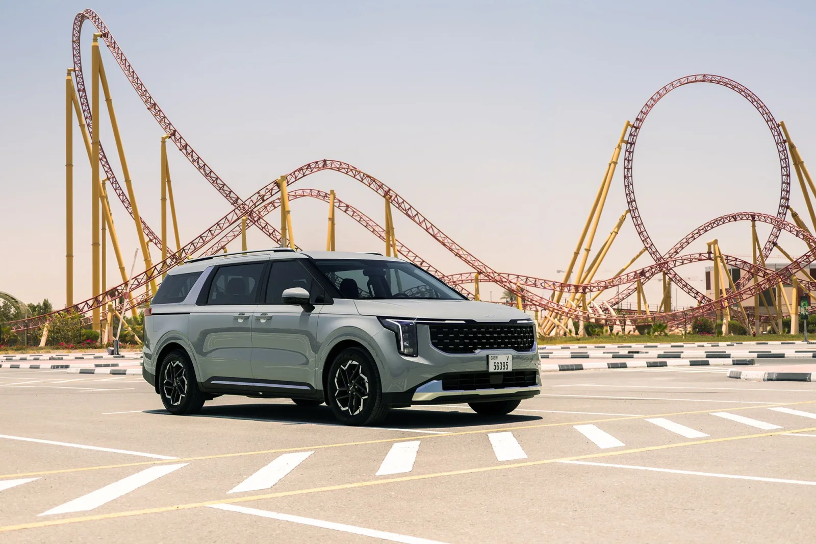 Huren Kia Carnival  Zilver 2026 in Abu Dhabi - 11 