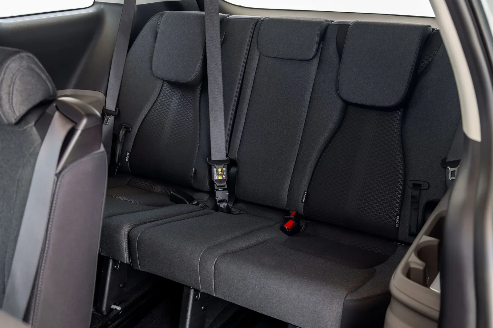Huren Kia Carnival  Zilver 2026 in Abu Dhabi - 15 