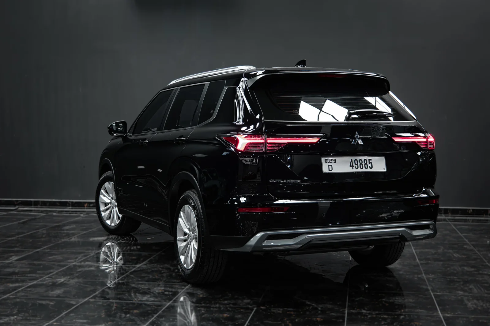 Huren Mitsubishi Outlander  Zwart 2026 in Abu Dhabi - 5 