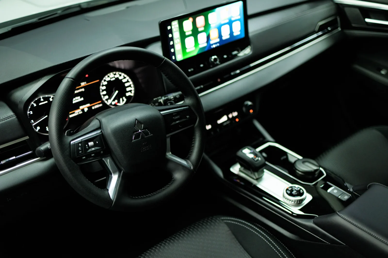 Huren Mitsubishi Outlander  Wit 2026 in Abu Dhabi - 3 