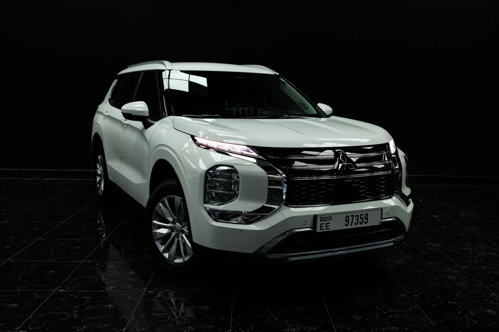 Huren Mitsubishi Outlander  Wit 2026 in Abu Dhabi