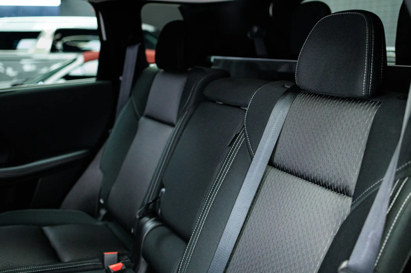 Huren Mitsubishi Outlander  Wit 2026 in Abu Dhabi - 4 