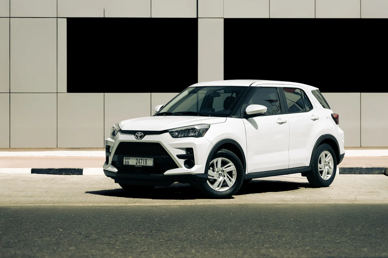 Huren Toyota Raize  Wit 2026 in Abu Dhabi