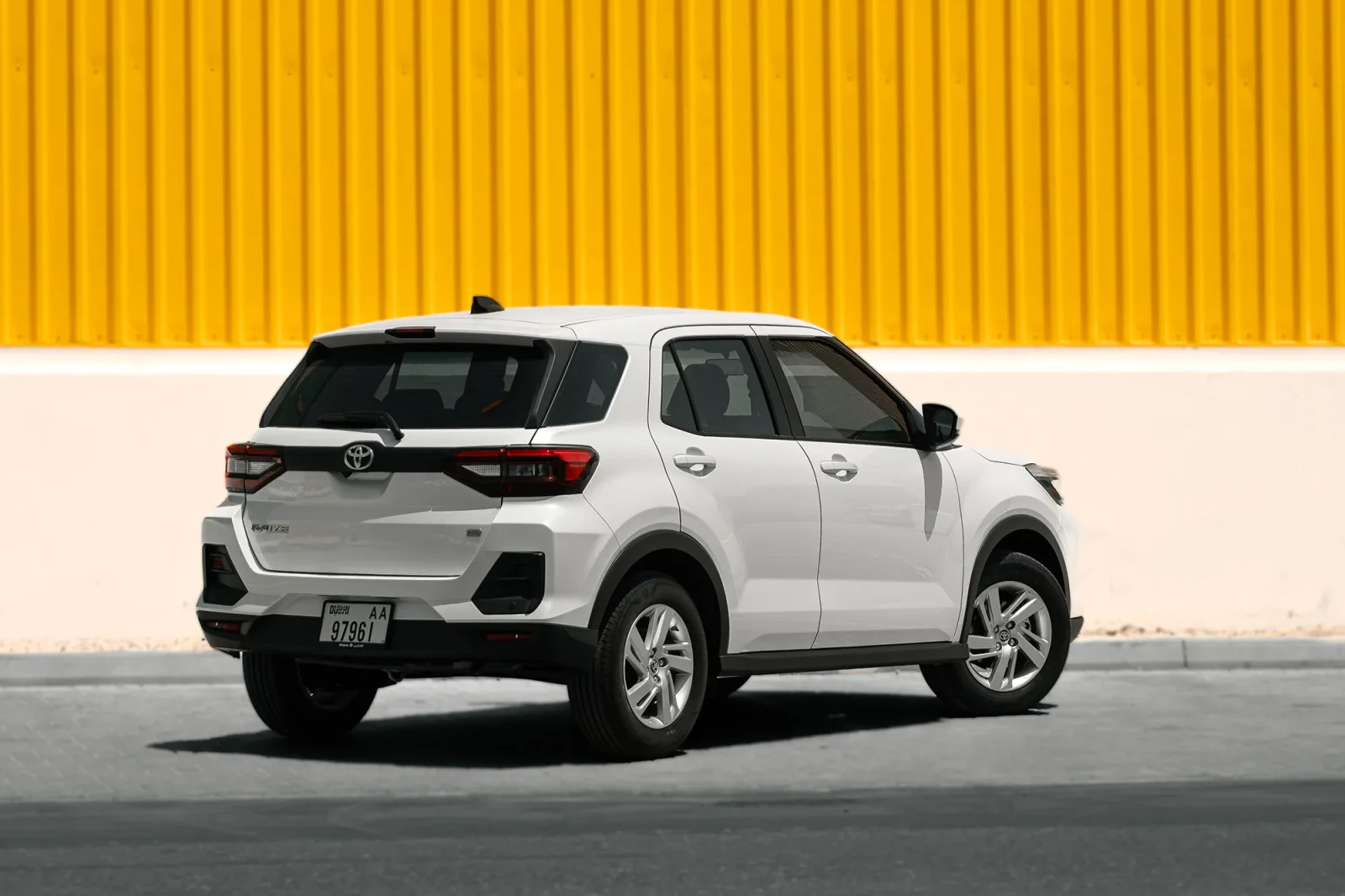 Huren Toyota Raize  Wit 2026 in Abu Dhabi - 8 