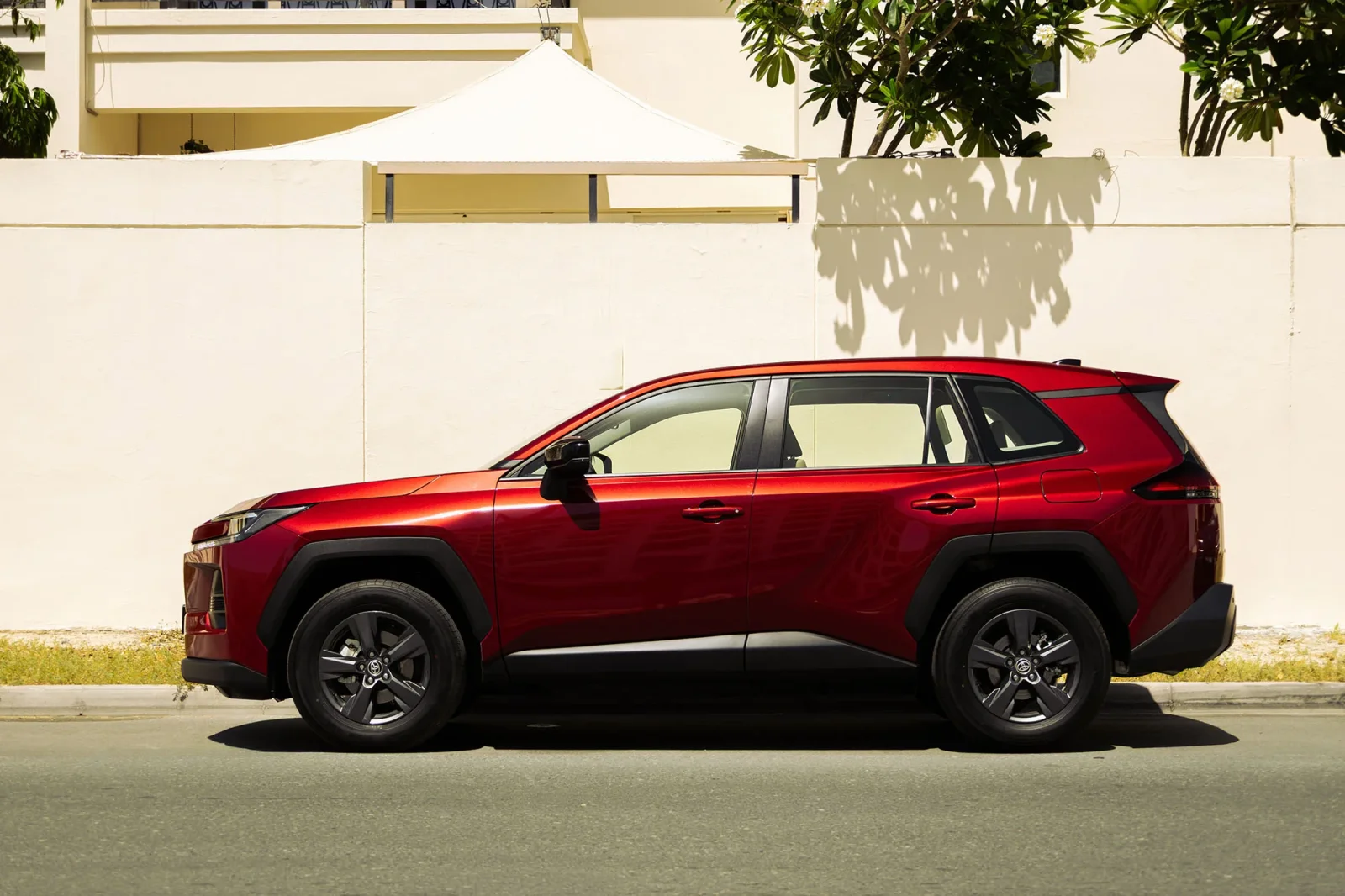 Huren Toyota RAV4  Rood 2026 in Abu Dhabi - 9 