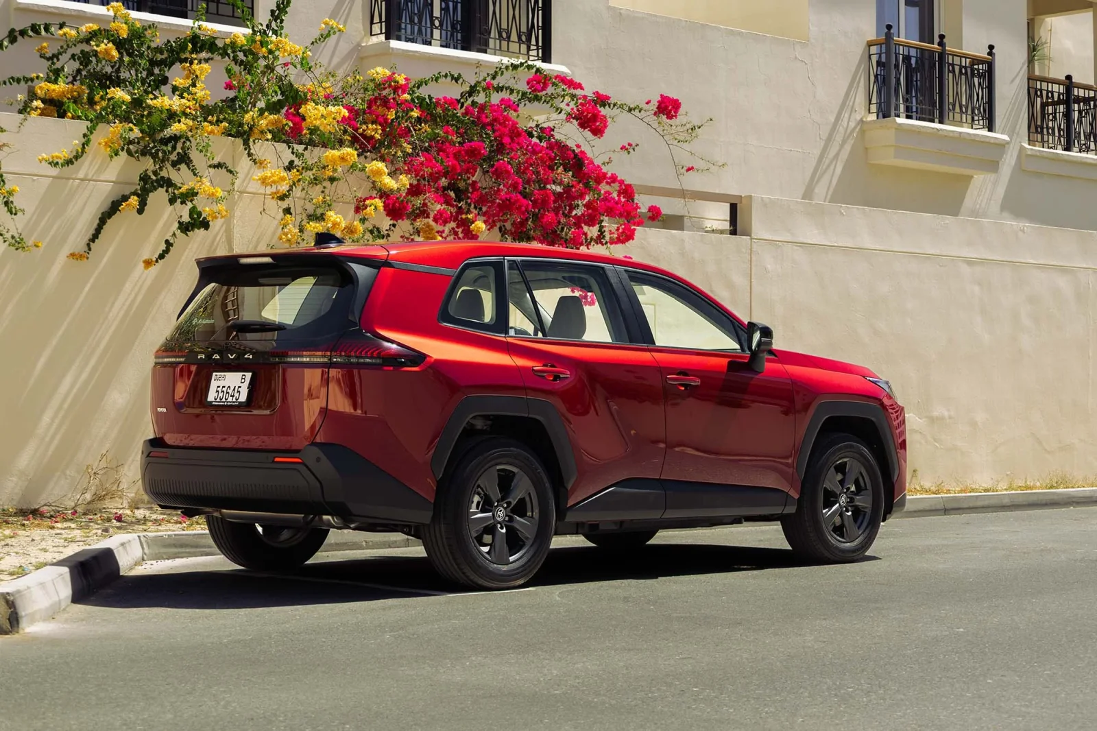 Huren Toyota RAV4  Rood 2026 in Abu Dhabi - 8 
