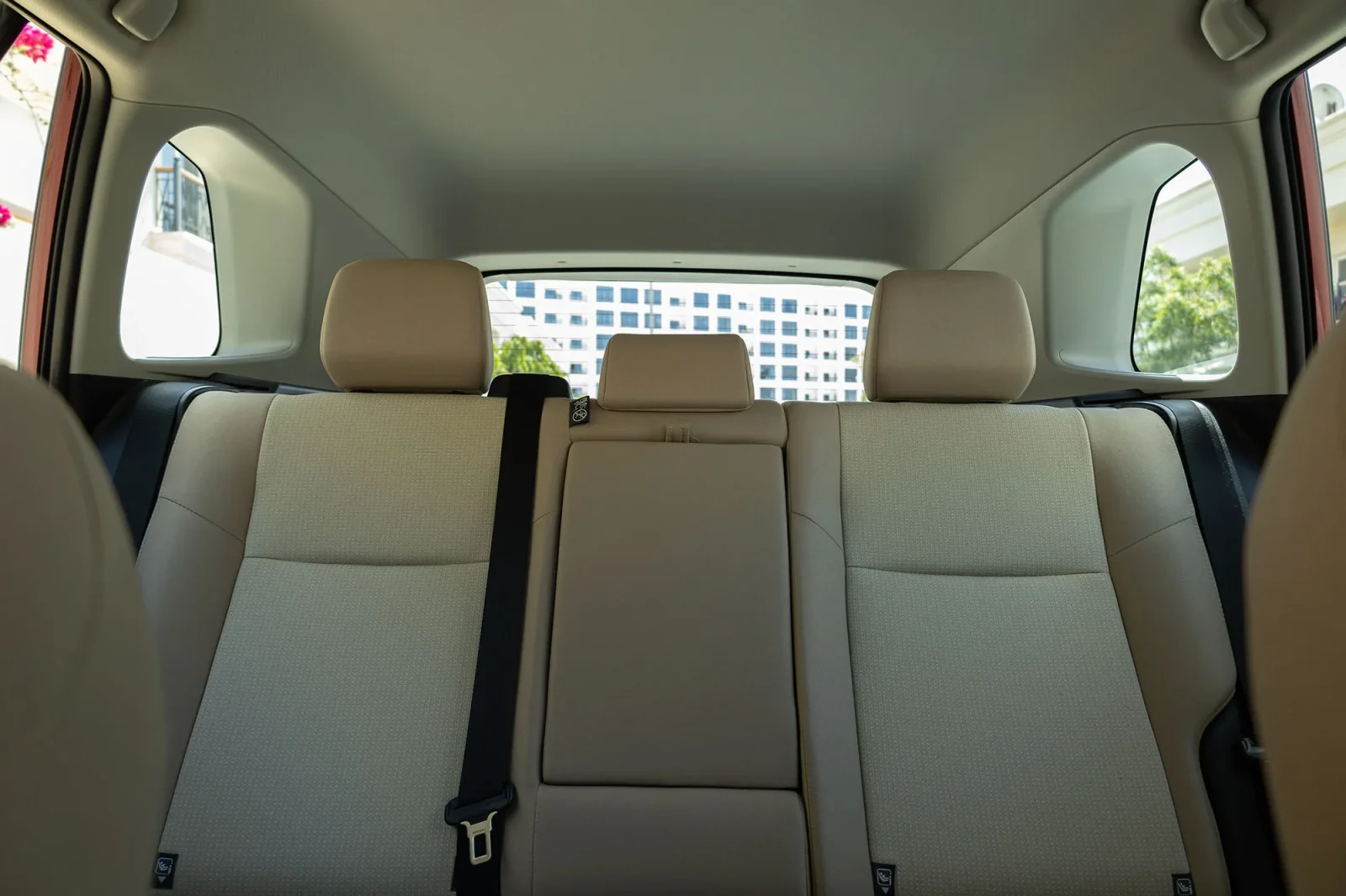 Huren Toyota RAV4  Rood 2026 in Abu Dhabi - 7 