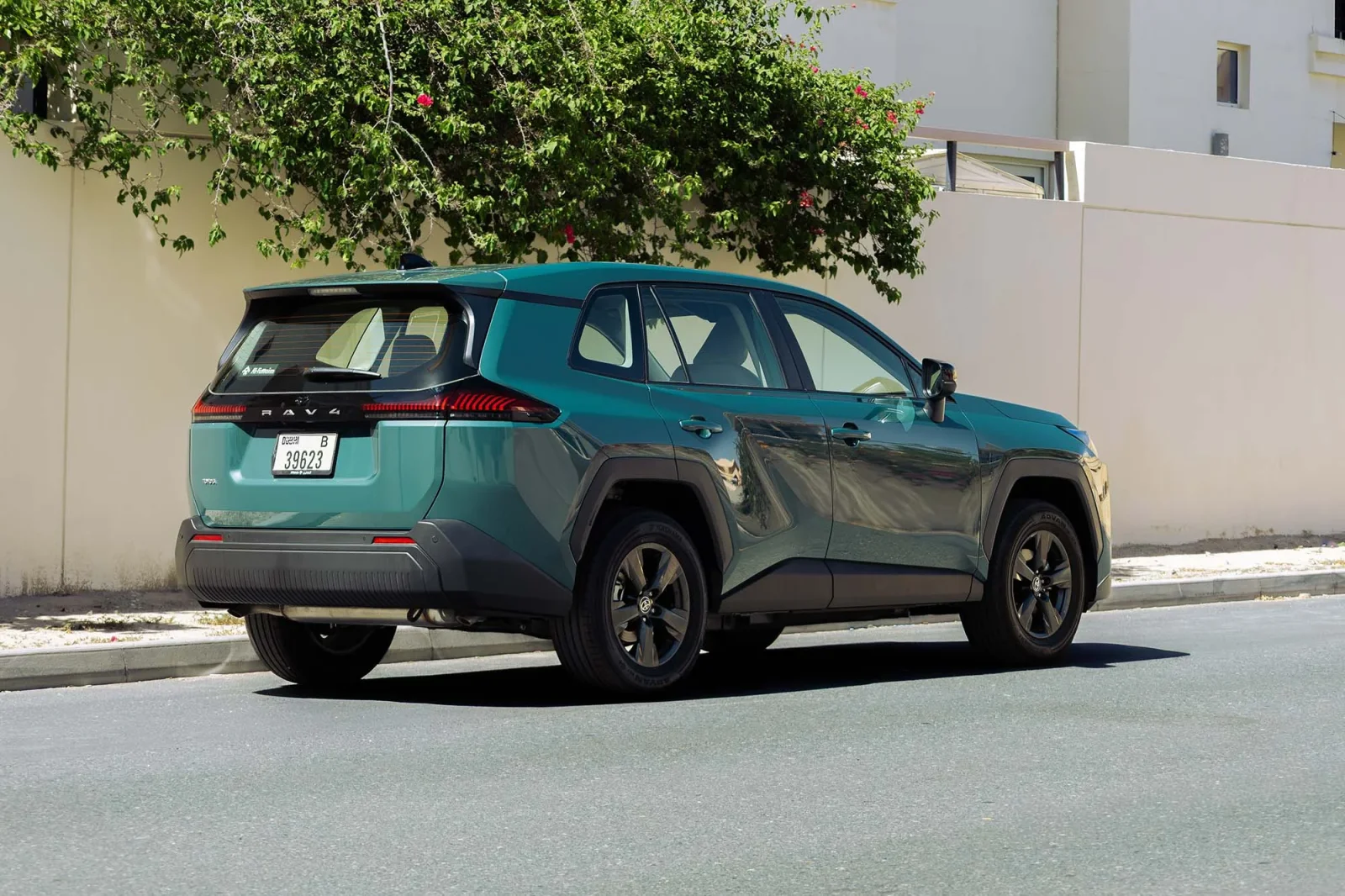 Loyer Toyota RAV4  Vert 2026 en Abou Dabi - 10 