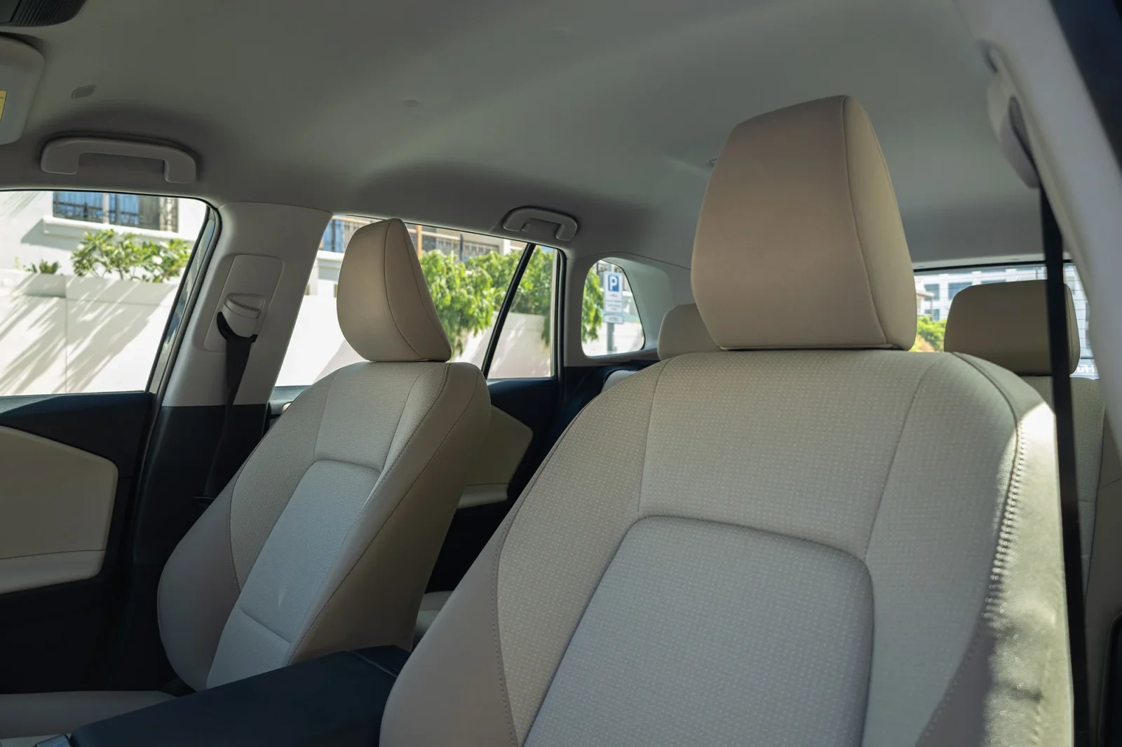 Loyer Toyota RAV4  Vert 2026 en Abou Dabi - 11 
