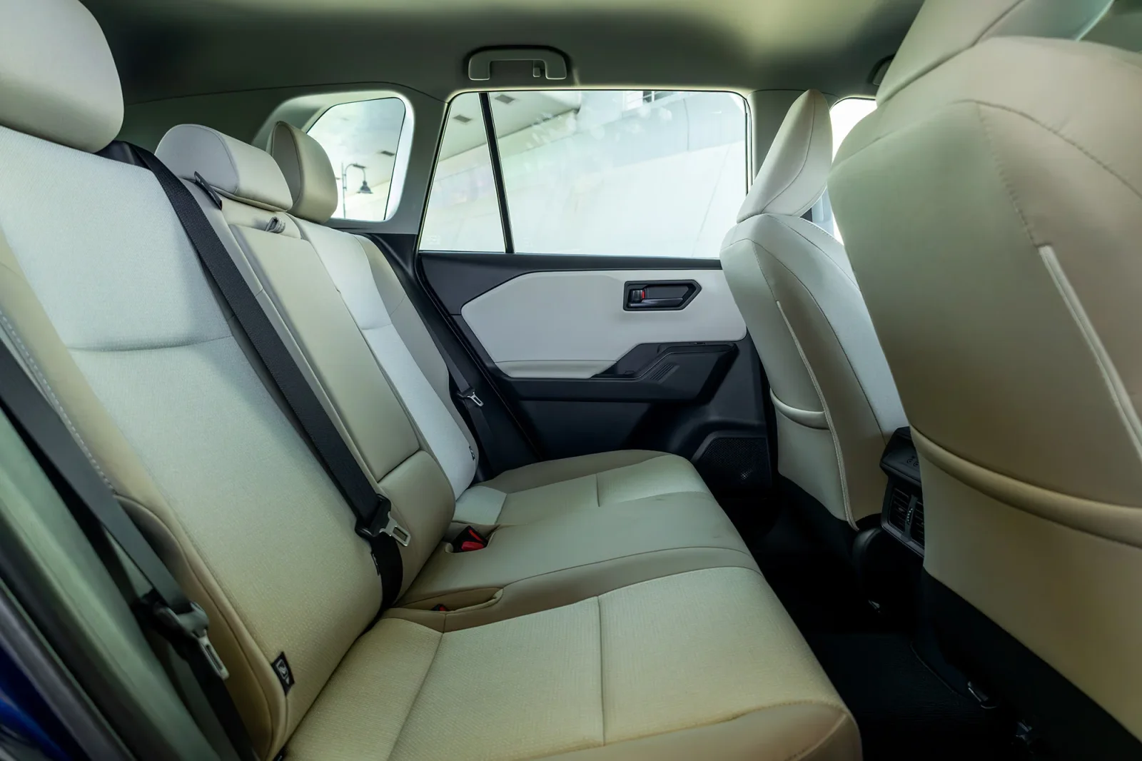 Huren Toyota RAV4  Blauw 2026 in Abu Dhabi - 11 