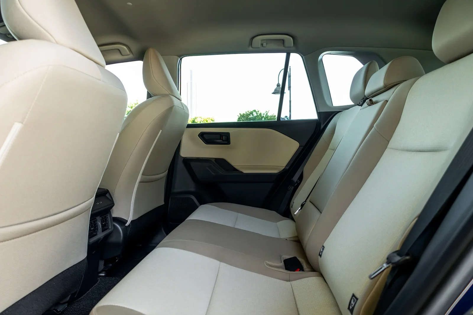 Huren Toyota RAV4  Blauw 2026 in Abu Dhabi - 13 