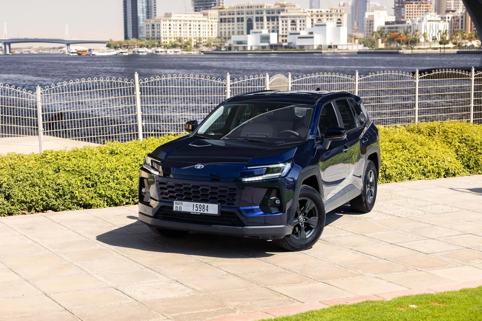 Huren Toyota RAV4  Blauw 2026 in Abu Dhabi