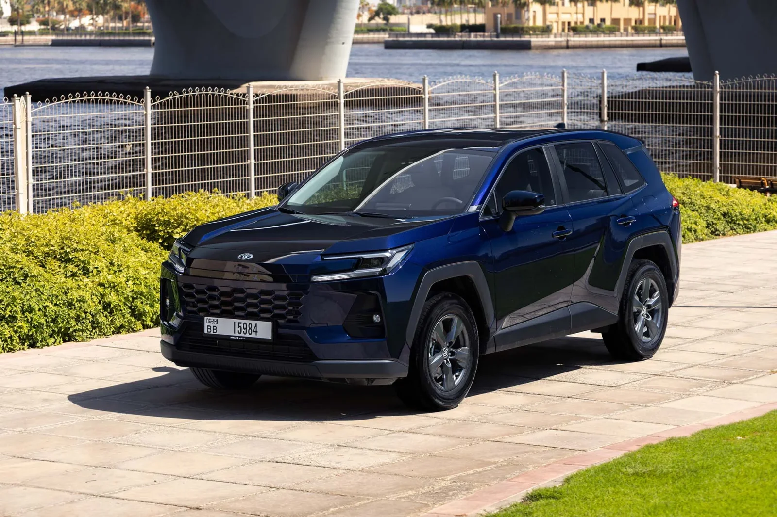 Huren Toyota RAV4  Blauw 2026 in Abu Dhabi - 2 