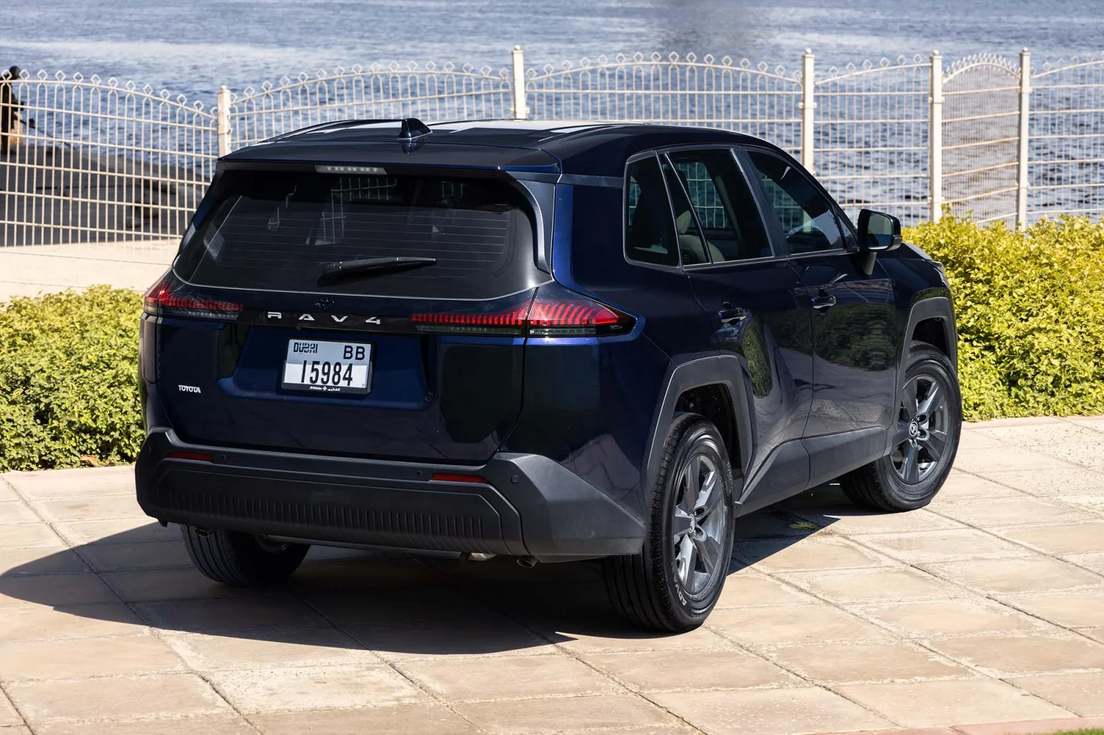 Huren Toyota RAV4  Blauw 2026 in Abu Dhabi - 8 