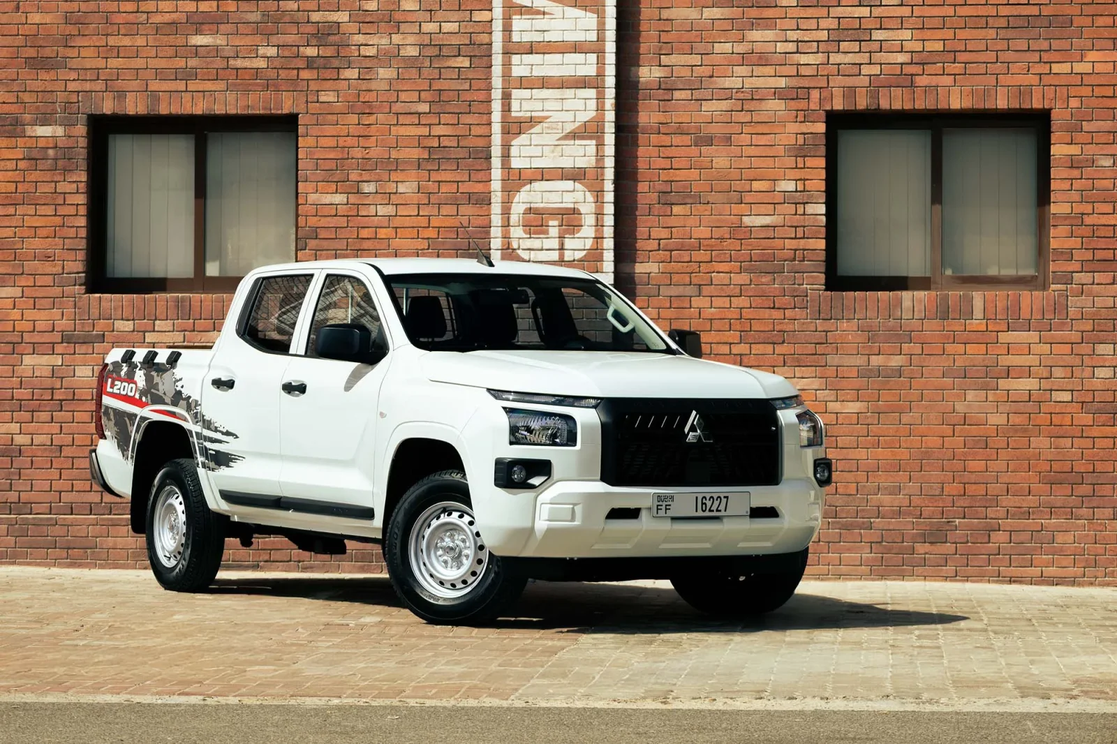 Huren Mitsubishi L200 Double Cap Wit 2026 in Abu Dhabi