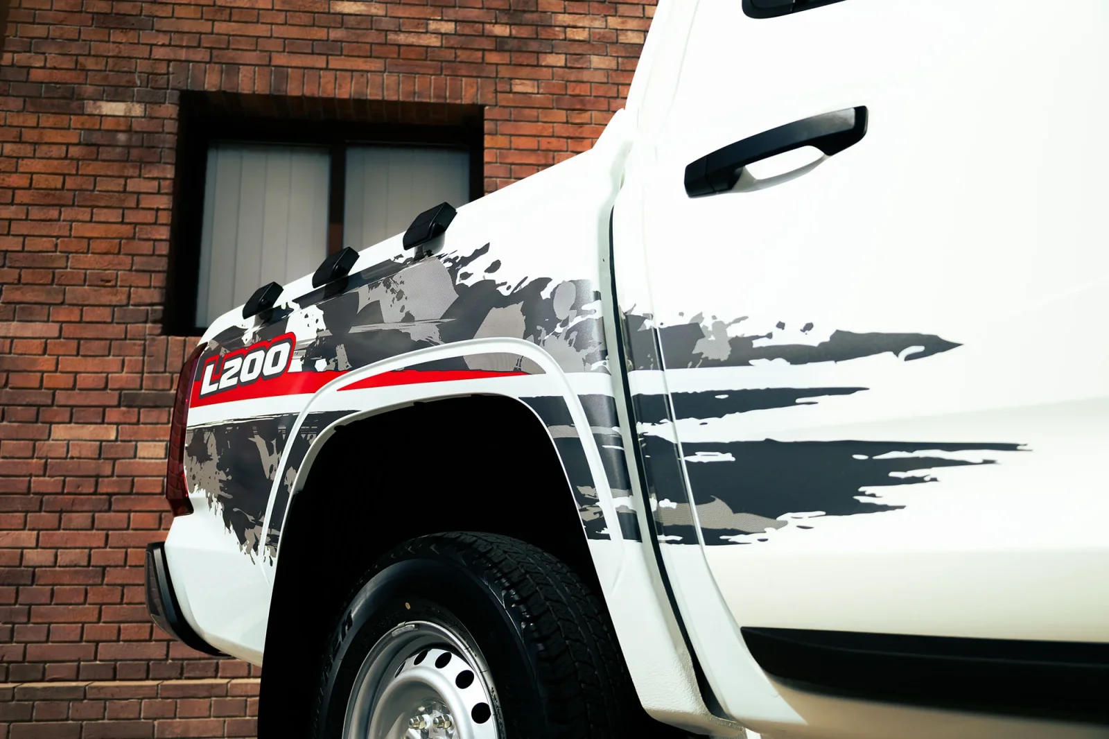 Huren Mitsubishi L200 Double Cap Wit 2026 in Abu Dhabi