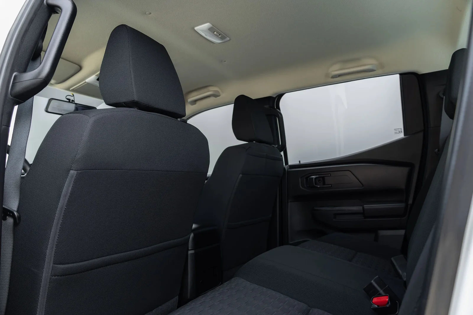 Huren Mitsubishi L200 Double Cap Wit 2026 in Abu Dhabi