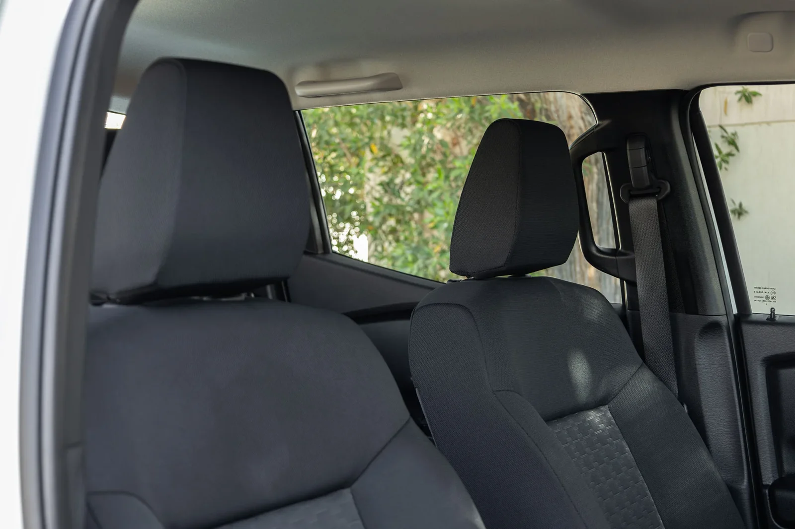 Huren Mitsubishi L200  Wit 2026 in Abu Dhabi - 12 