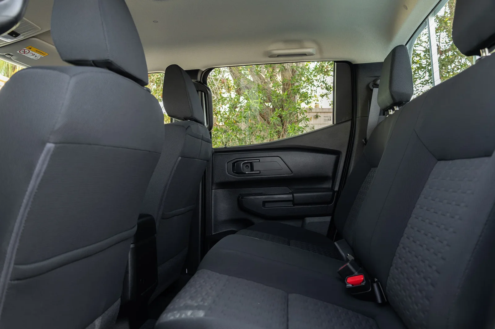 Huren Mitsubishi L200  Wit 2026 in Abu Dhabi - 7 