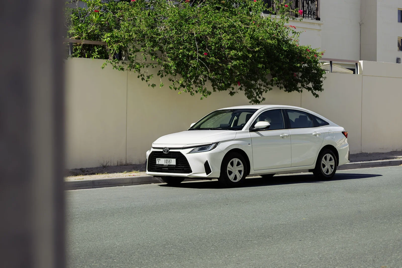 Huren Toyota Yaris  Wit 2026 in Abu Dhabi