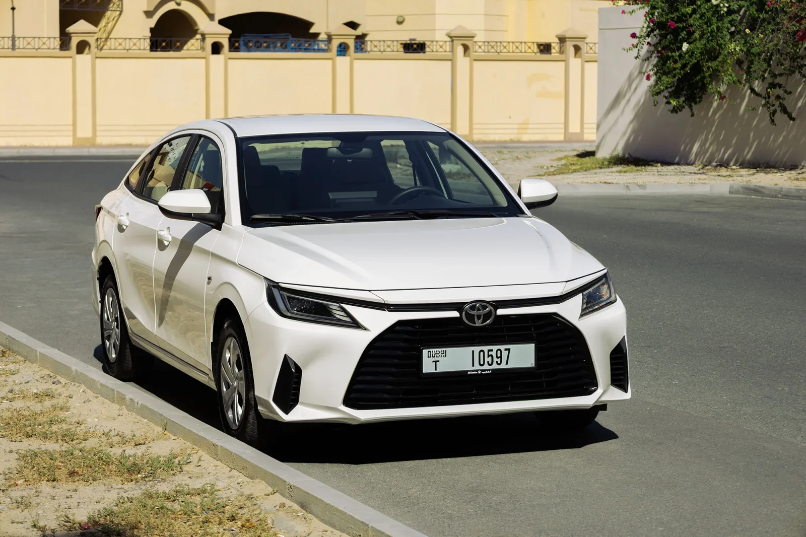 Huren Toyota Yaris  Wit 2026 in Abu Dhabi