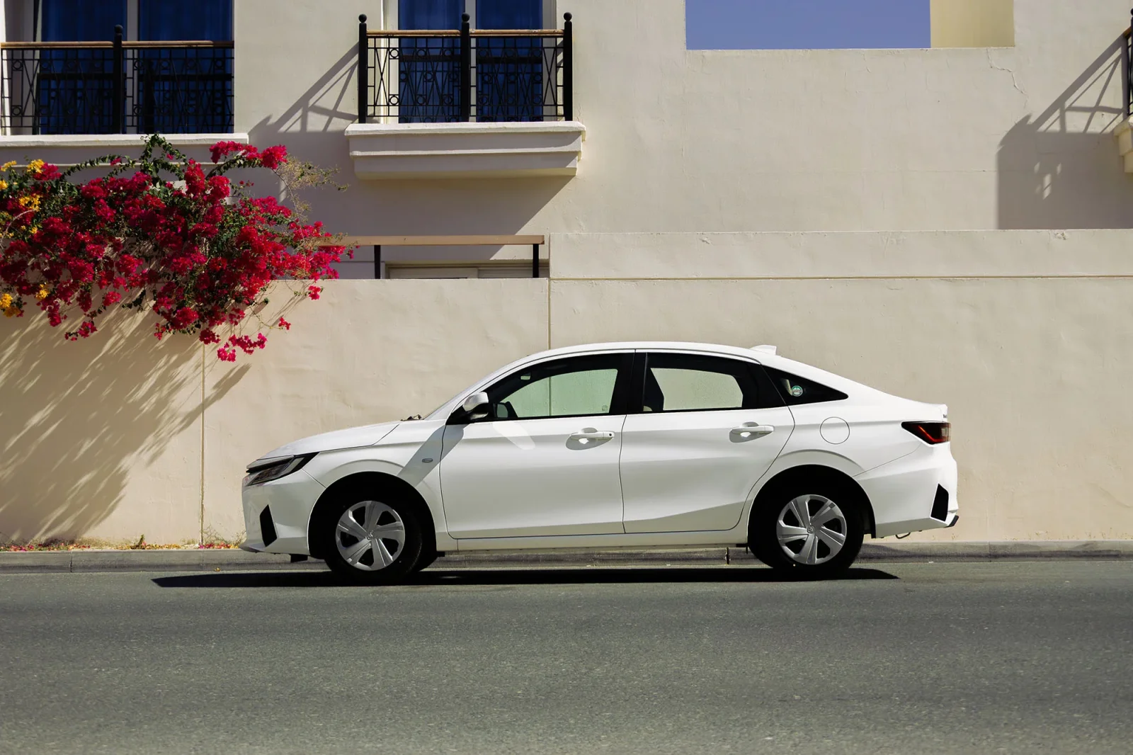 Huren Toyota Yaris  Wit 2026 in Abu Dhabi - 3 