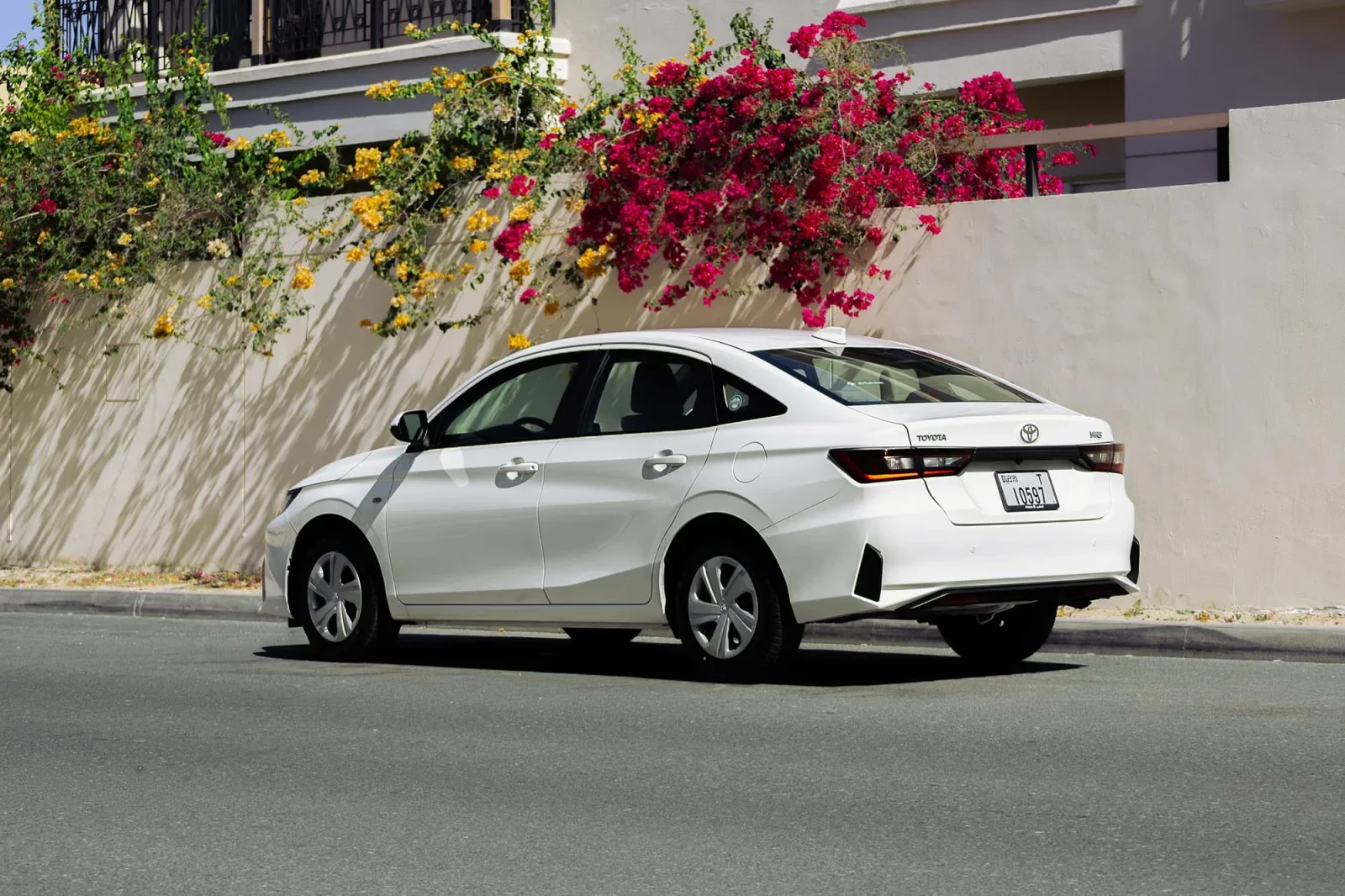 Huren Toyota Yaris  Wit 2026 in Abu Dhabi - 8 