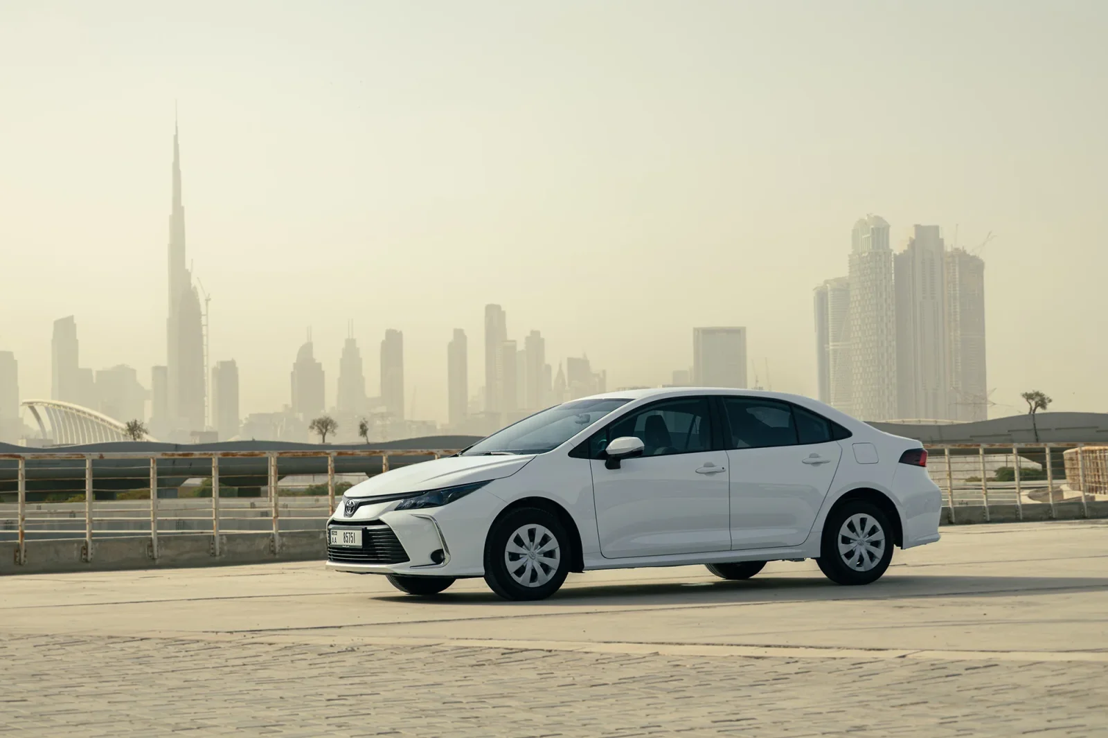 Loyer Toyota Corolla  Blanc 2026 en Abou Dabi - 2 