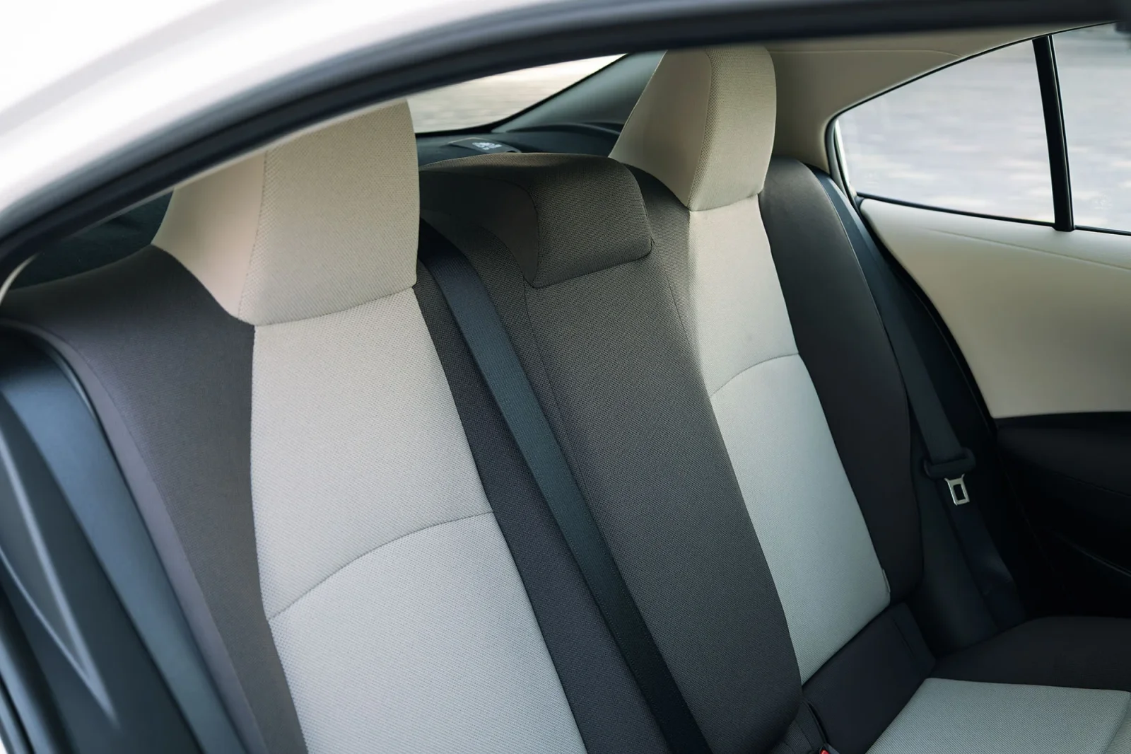 Loyer Toyota Corolla  Blanc 2026 en Abou Dabi - 11 