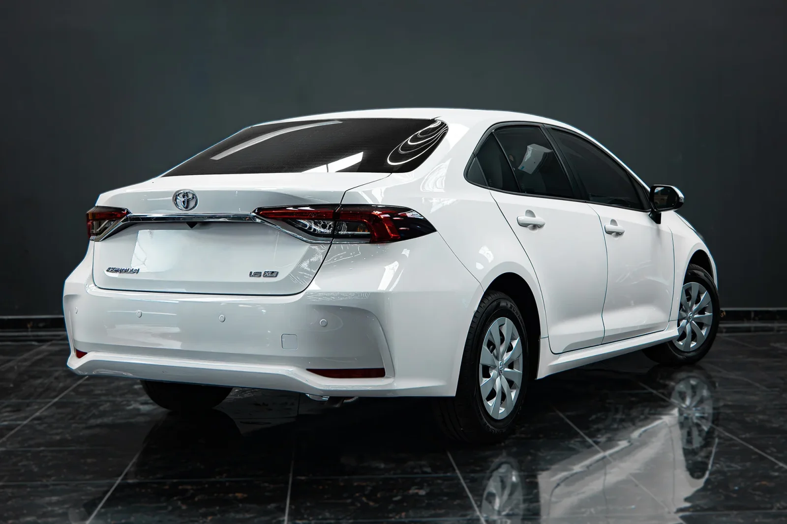 Huren Toyota Corolla  Wit 2026 in Abu Dhabi - 5 