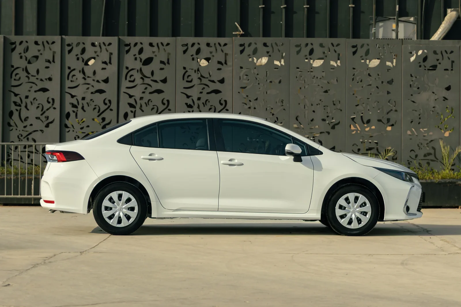 Loyer Toyota Corolla  Blanc 2026 en Abou Dabi - 10 