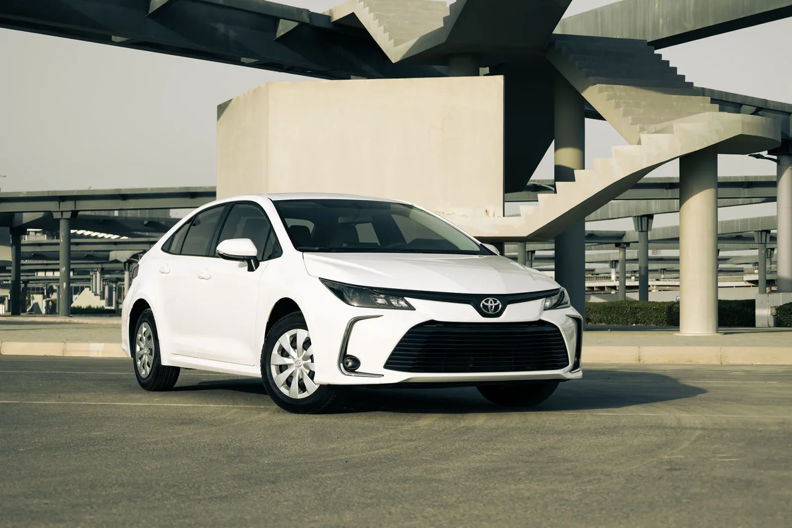 Huren Toyota Corolla  Wit 2026 in Abu Dhabi