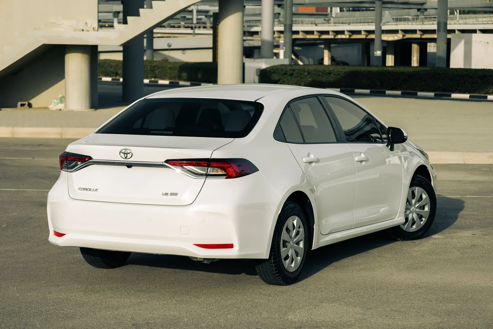 Huren Toyota Corolla  Wit 2026 in Abu Dhabi - 14 