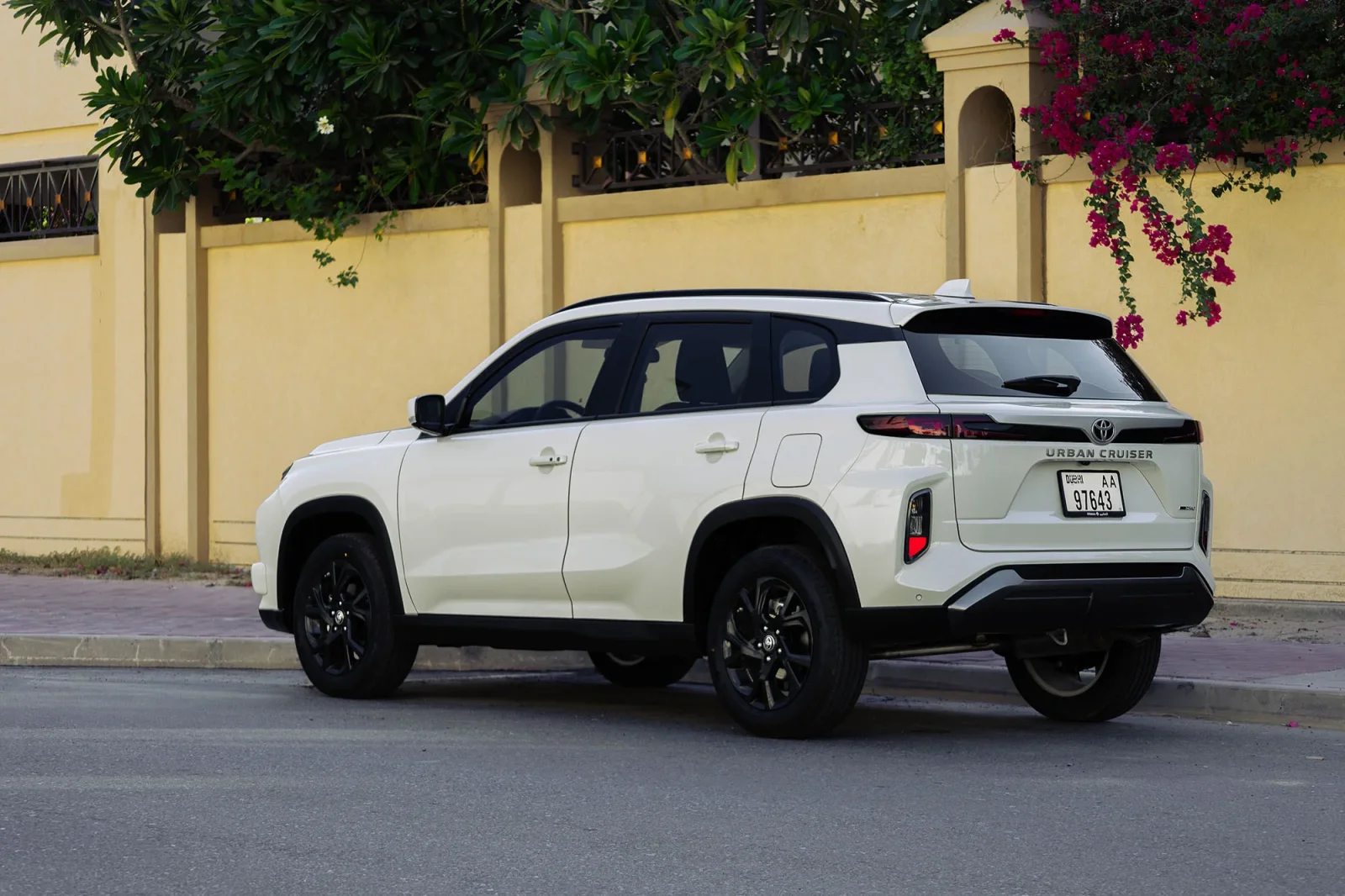 Huren Toyota Urban Cruiser  Wit 2026 in Abu Dhabi - 7 