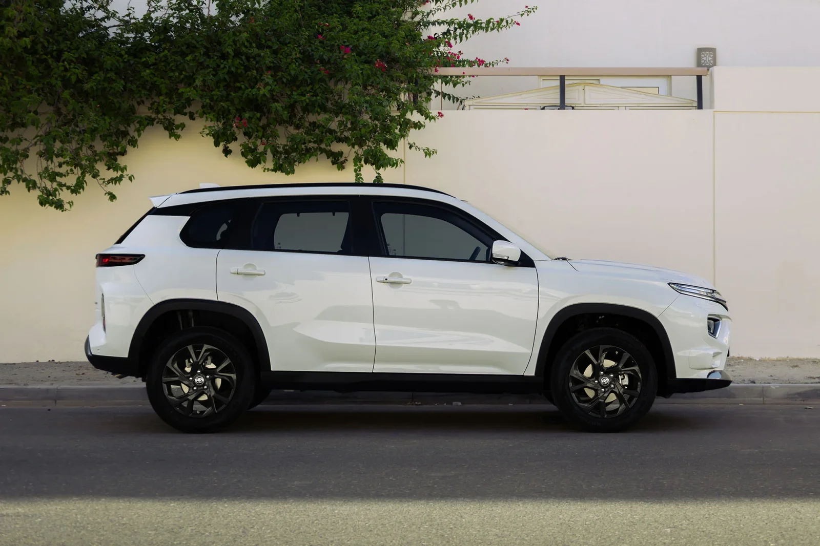 Huren Toyota Urban Cruiser  Wit 2026 in Abu Dhabi - 2 