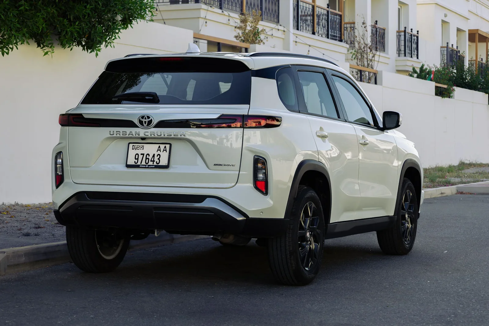 Huren Toyota Urban Cruiser  Wit 2026 in Abu Dhabi - 9 