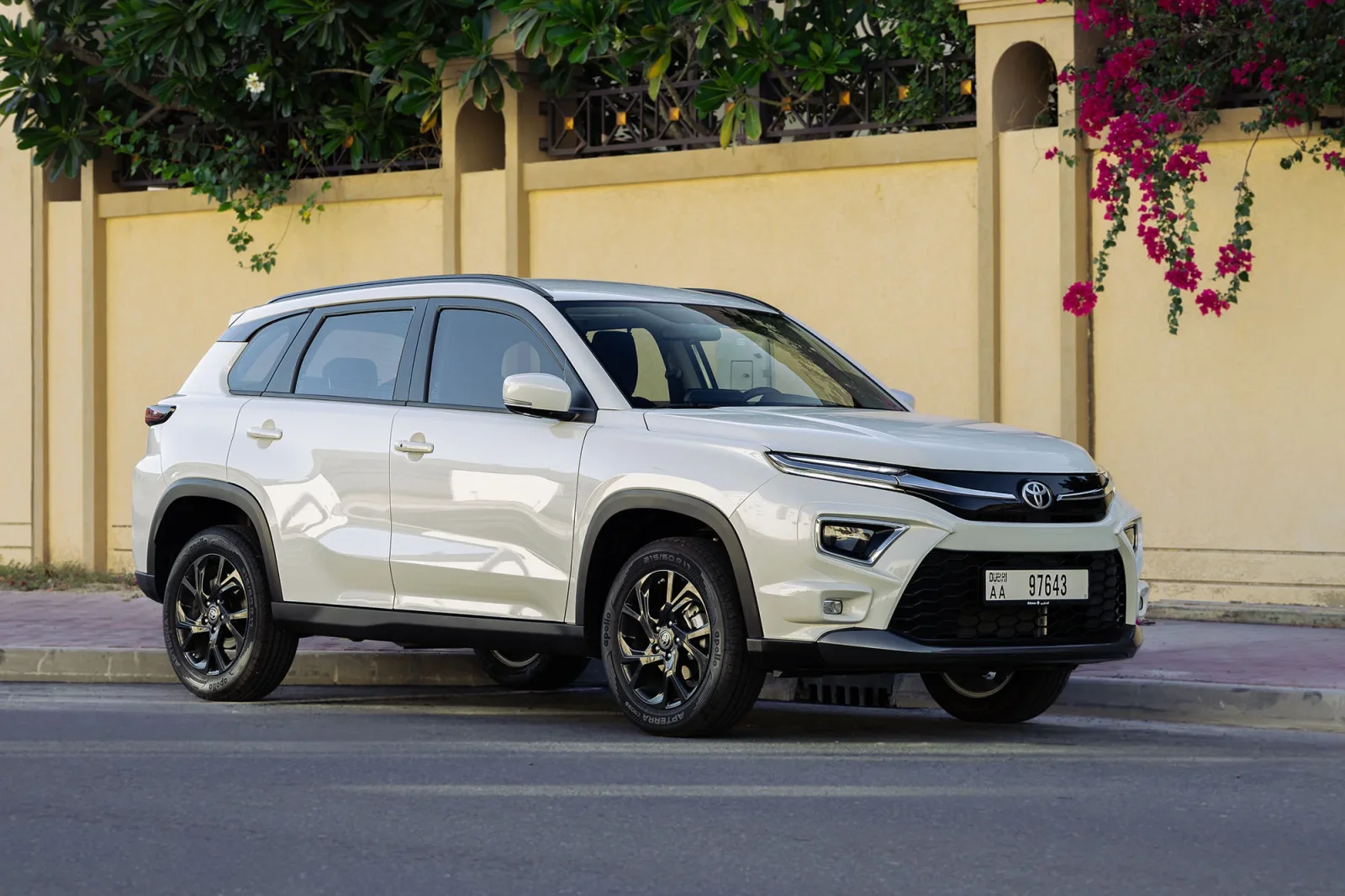 Huren Toyota Urban Cruiser  Wit 2026 in Abu Dhabi - 3 