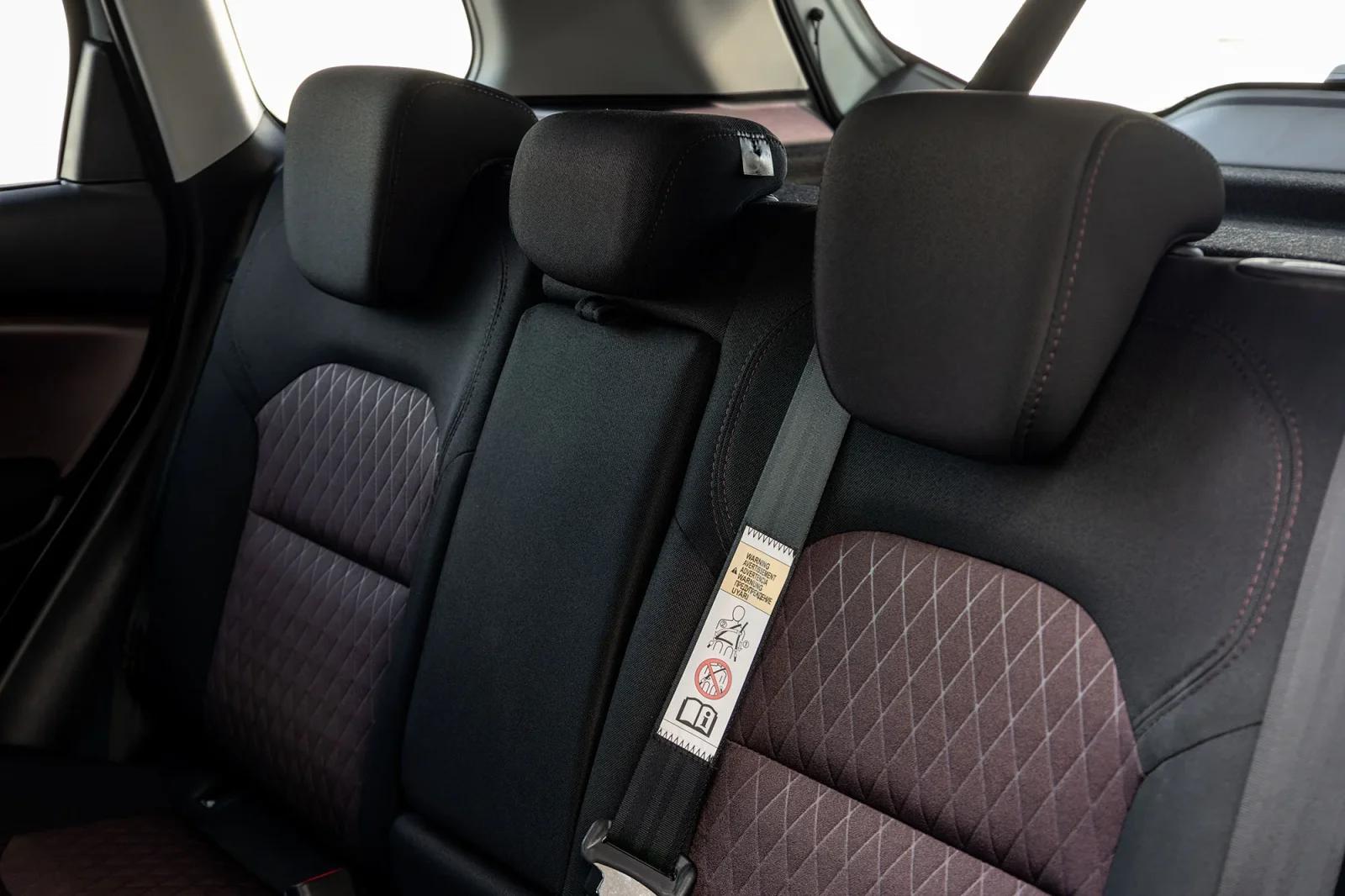 Huren Toyota Urban Cruiser  Zilver 2026 in Abu Dhabi - 8 
