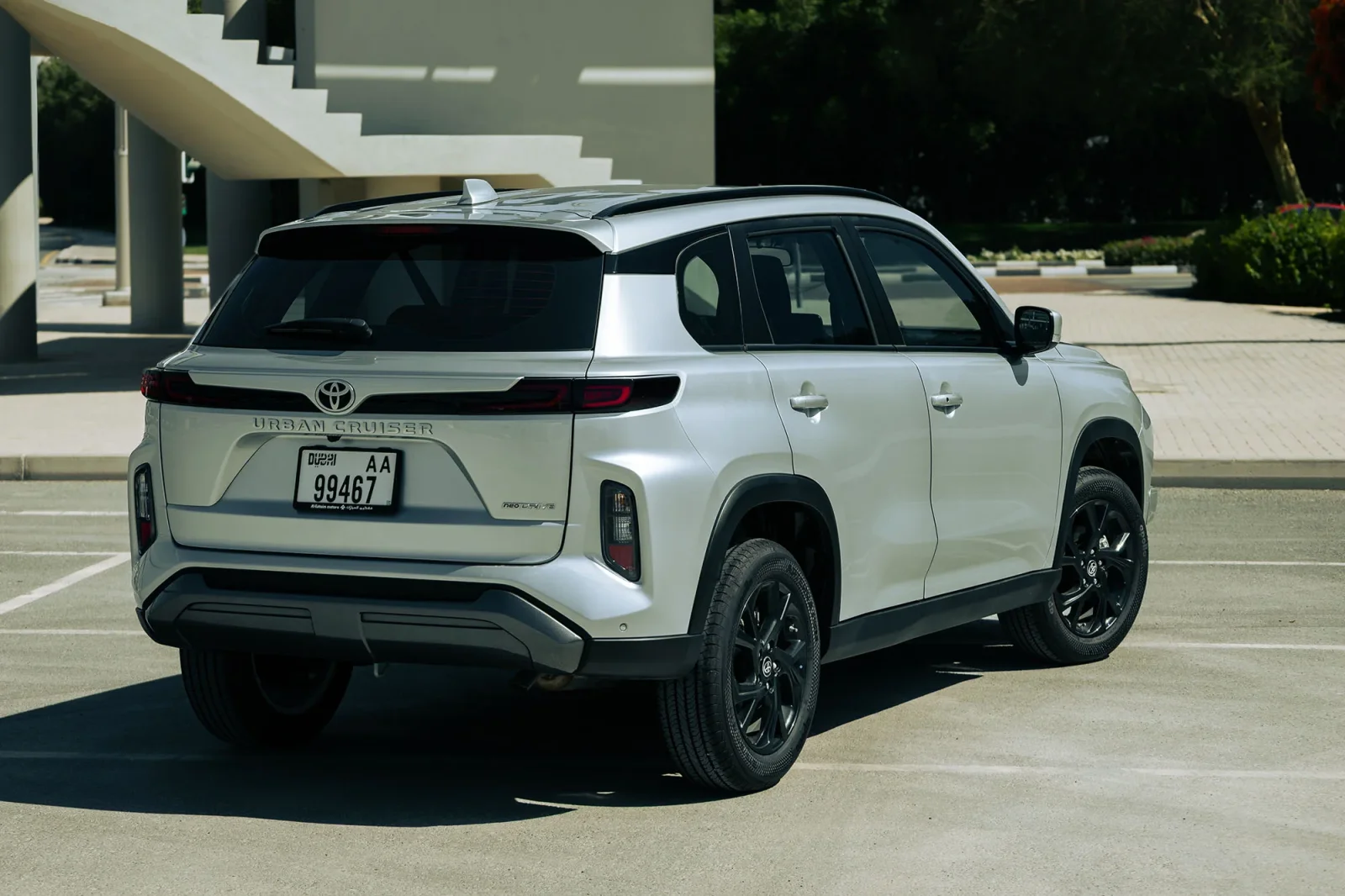 Huren Toyota Urban Cruiser  Zilver 2026 in Abu Dhabi - 12 