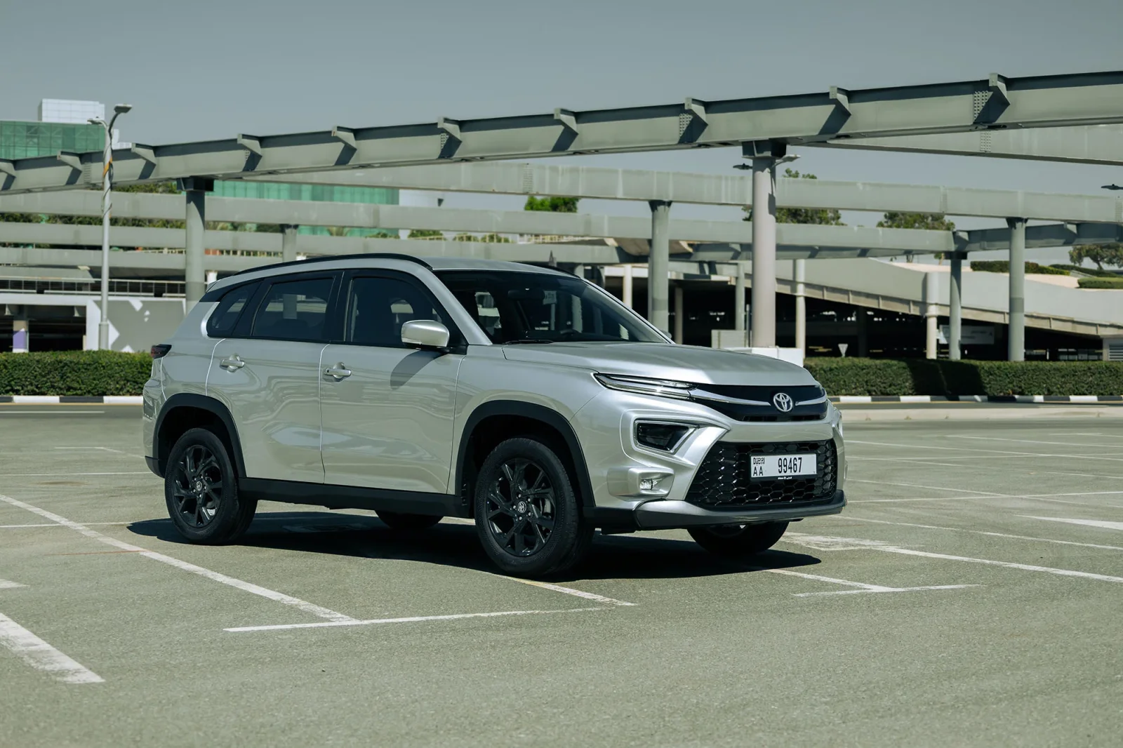 Huren Toyota Urban Cruiser  Zilver 2026 in Abu Dhabi - 11 