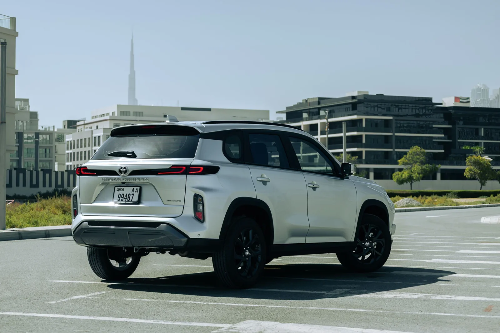 Huren Toyota Urban Cruiser  Zilver 2026 in Abu Dhabi - 9 
