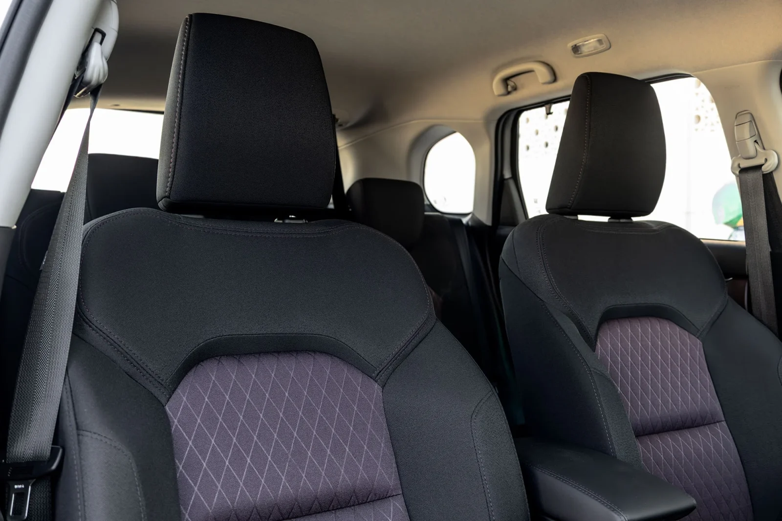 Huren Toyota Urban Cruiser  Zilver 2026 in Abu Dhabi - 7 