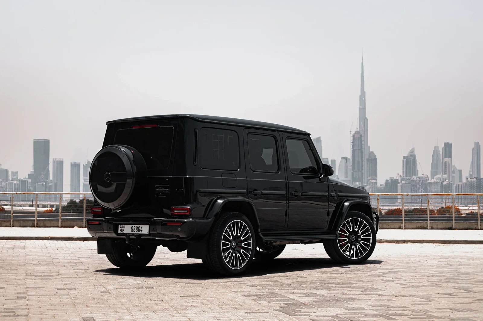 Huren Mercedes-Benz G-Class 63 AMG Zwart 2025 in Abu Dhabi - 10 