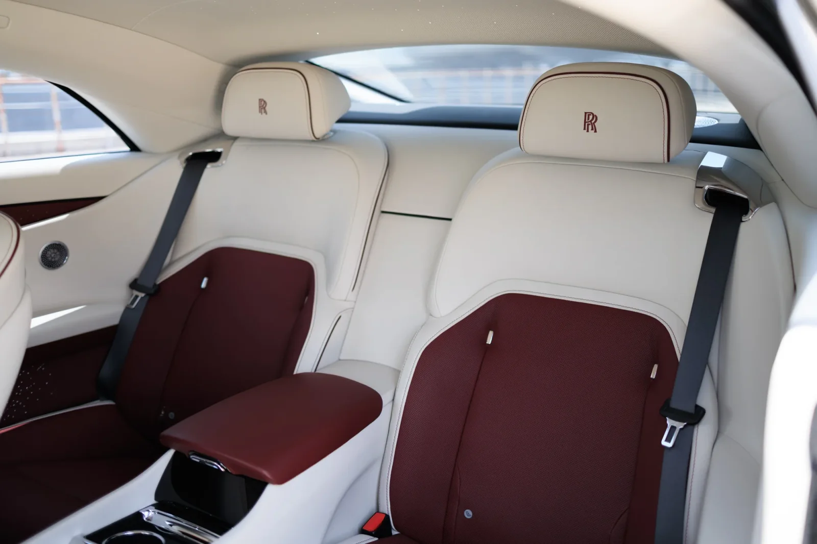 Huren Rolls-Royce Spectre  Zwart 2024 in Abu Dhabi - 5 